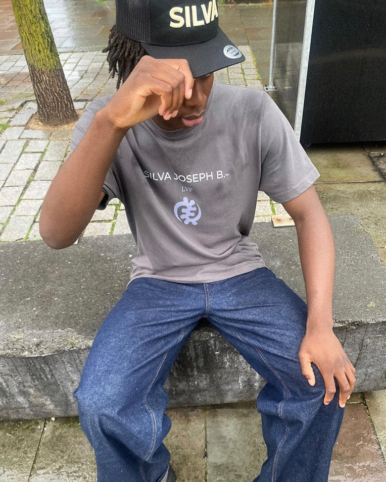 NYE GYAME Signature Tee – Anthracite/Slate Blue